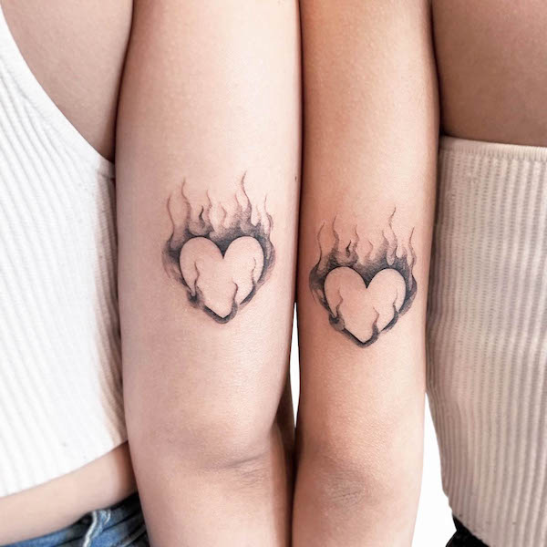 Tatuaggi abbinati al cuore di fuoco di @uzotattoo