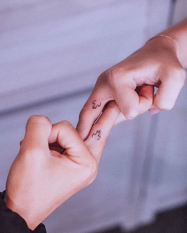 Tatuaggi abbinati alle dita di fuoco di @tavi_tattoo