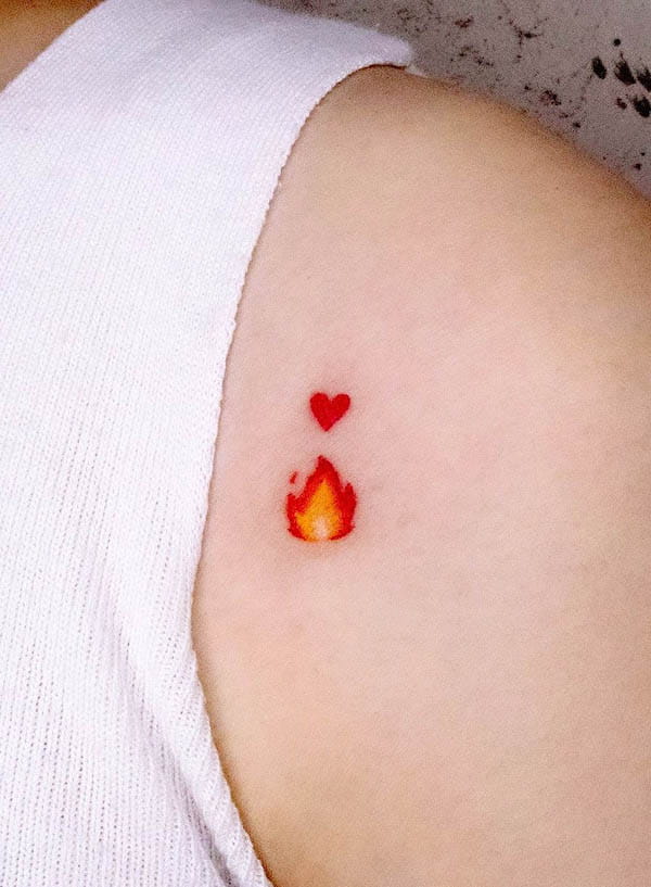 Tatuaggio con piccolo fuoco e cuore di @keenetattoo