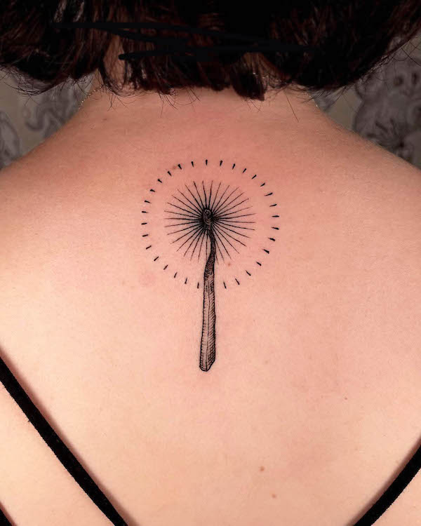 Tatuaggio con fiammifero sulla schiena by @aro.engrave