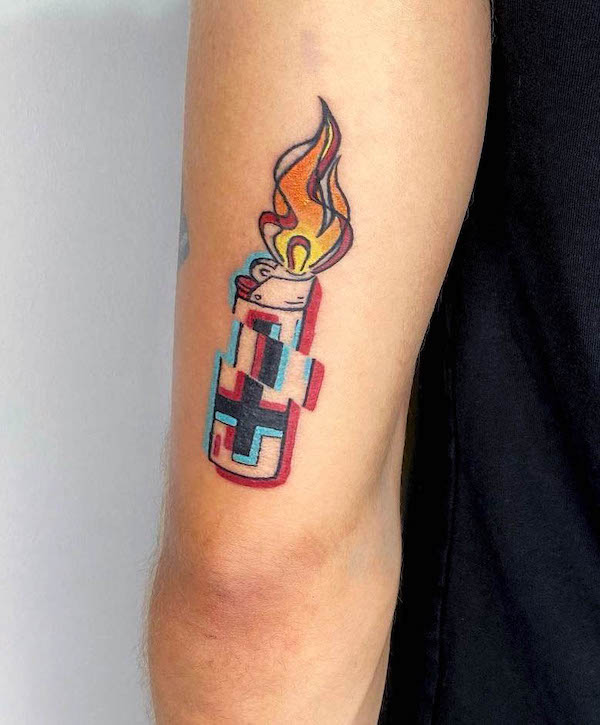 Tatuaggio creativo con accendino di @iam.furia