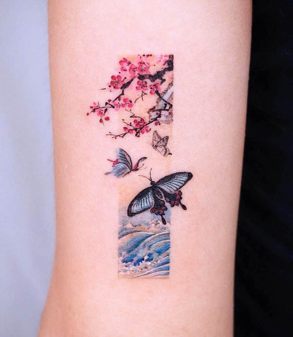 Tatuaggio orientale con fiori di ciliegio e farfalle di @eunyutattoo
