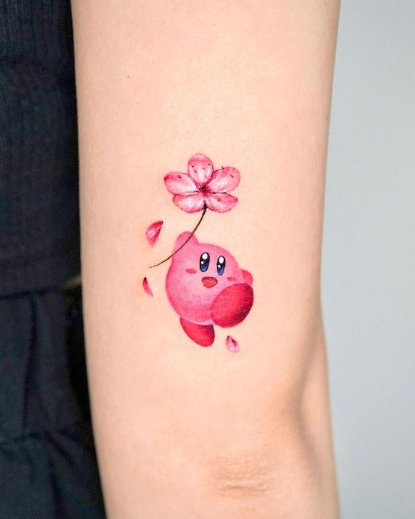 Tatuaggio Kirby star e fiori di ciliegio di @o.ri_tattoo