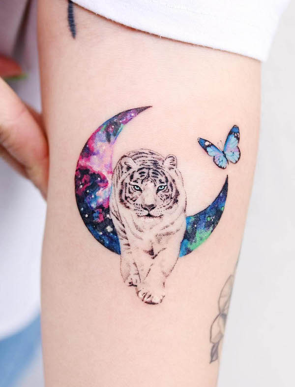Tatuaggio Luna e tigre di @guseul_tattoo
