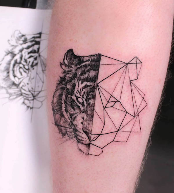 Tatuaggio mezza tigre geometrica di @patricetattoo