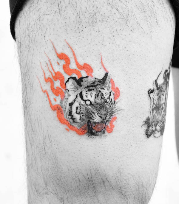 Tatuaggio con tigre ardente di @wilwang_tatt