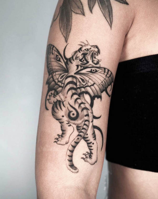 Tatuaggio farfalla tigre di @chriscalibur