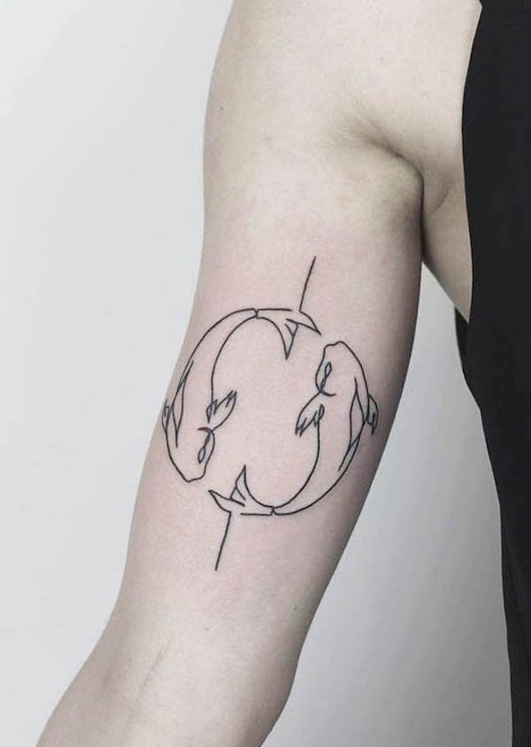 Tatuaggio con doppia linea di pesci koi di @gaja_tat
