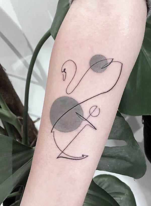 Cigno simbolico tatuaggio d'amore di @helka_rt