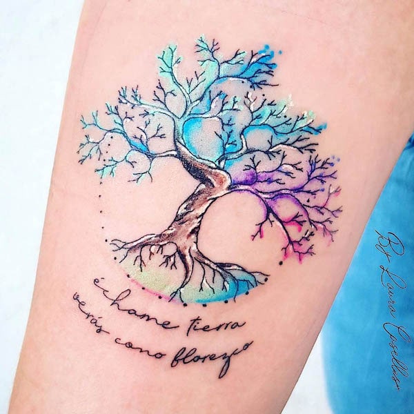 Tatuaggio acquerellato dell'albero della vita di @laura.caselle