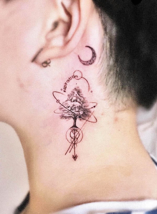 Tatuaggio del collo con albero e freccia di @studio_jaw