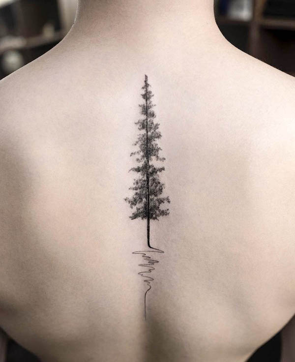 Tatuaggio di un albero sulla spina dorsale di @ilwolhongdam
