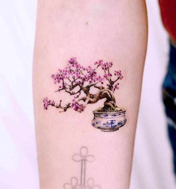Tatuaggio albero bonsai di @nok__ink