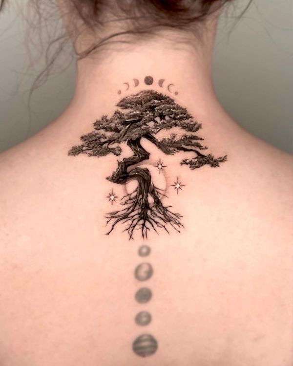 Tatuaggio di un albero maestoso di @tattooer_its