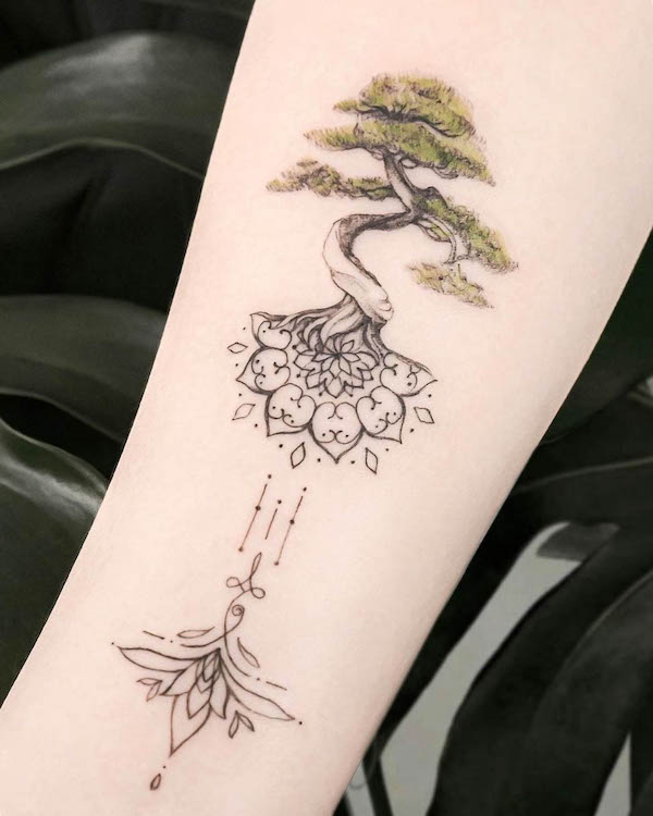 Mandala e albero della vita tatuati da @eat_my_pen
