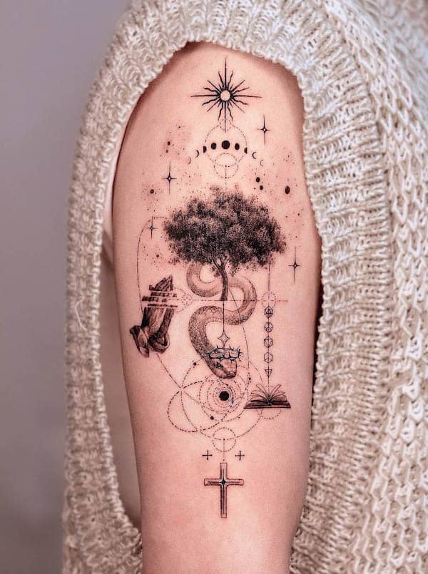 Serpente e albero tatuato da @hwan.ink_