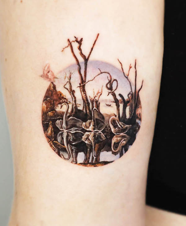Tatuaggio Salvador Dali Swans Reflecting Elephants di @dusi.2