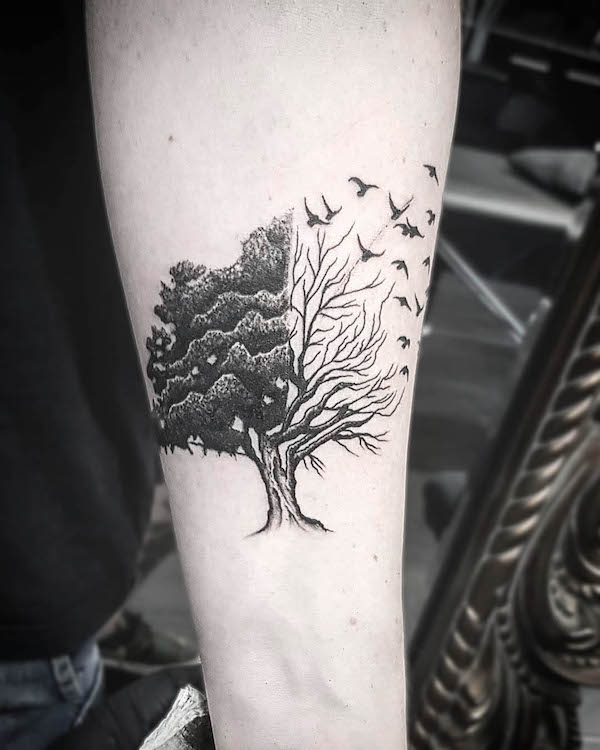 Tatuaggio di un albero morto di @frank_ank