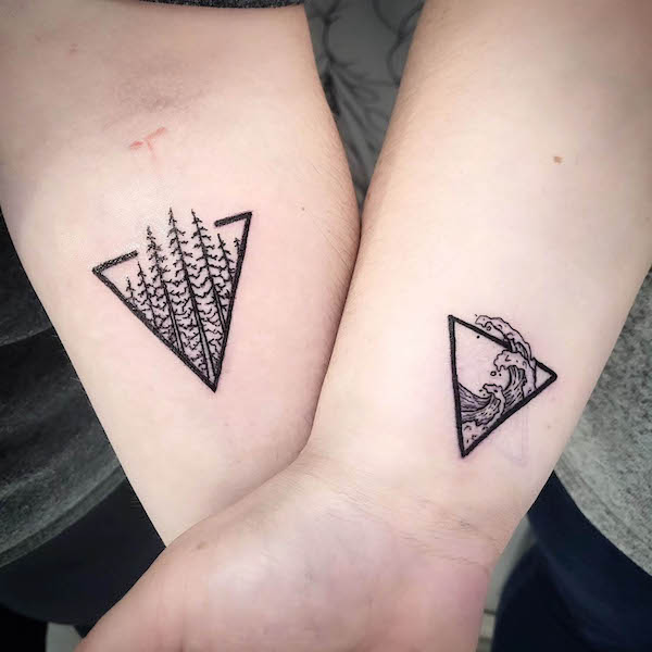 Tatuaggi abbinati ad albero e onda di @denisejtattoos