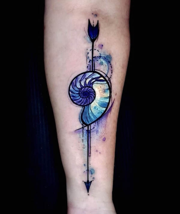 Tatuaggio con freccia di Fibonacci di @ginafote