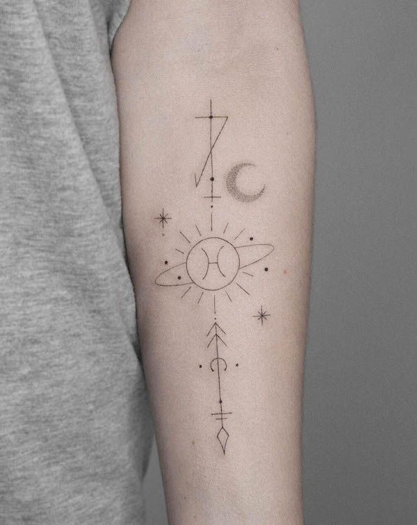 Tatuaggio del segno zodiacale del cancro con freccia di @lego_tattoo