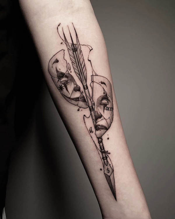 Tatuaggio Broken masks arrow di @birdgod_tattoo