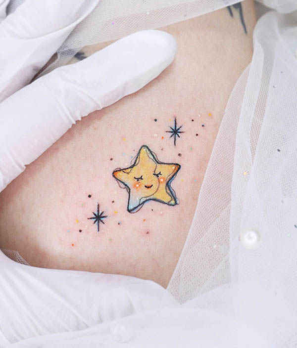 Tatuaggio carino di una piccola stella da @its_yellowoon