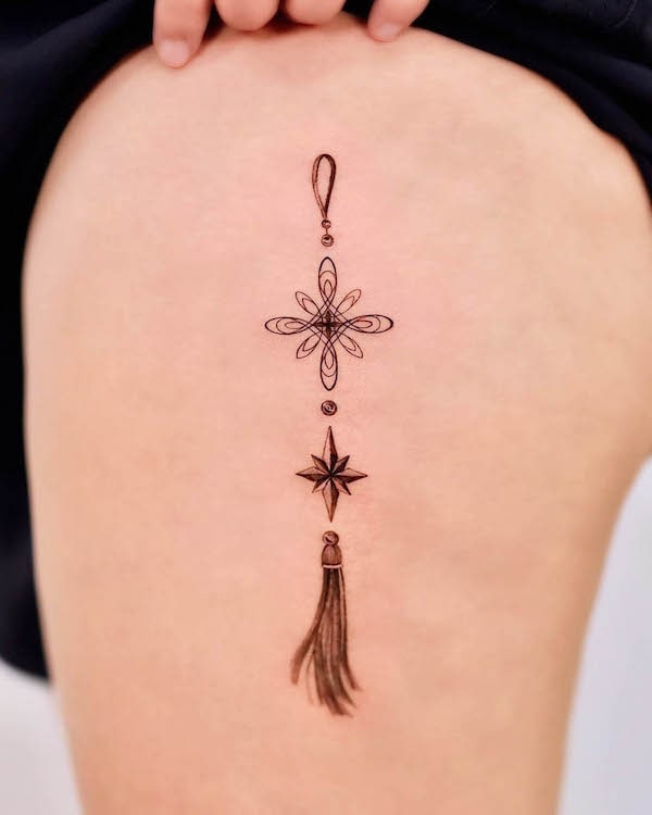 Tatuaggio di accessori con stella orientale di @tattooist_gaon