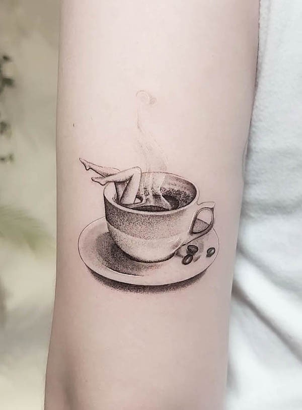 Tuffo nel caffè tatuato da @dariohipolito