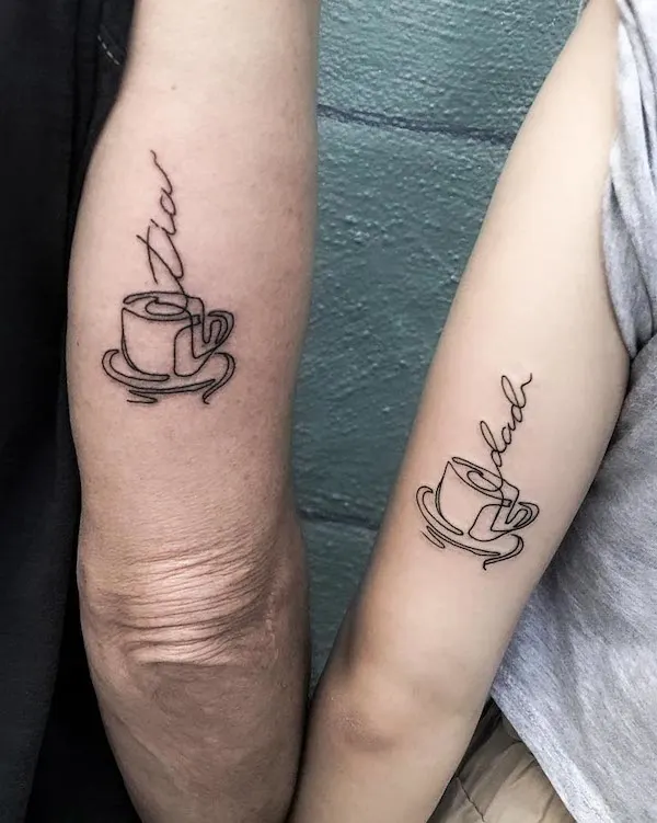 Tatuaggi astratti sul caffè di @ralphmadridtattoo