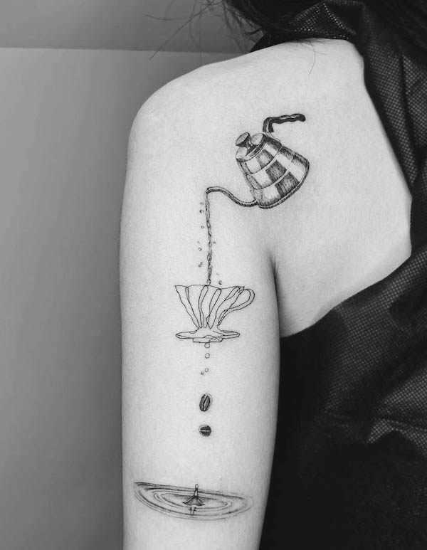 Tatuaggio con caffè da @hailey_blossom
