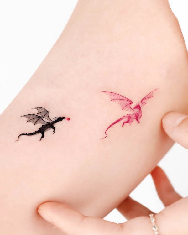 Tatuaggi di drago nero e rosso di @choiyun_tattoo