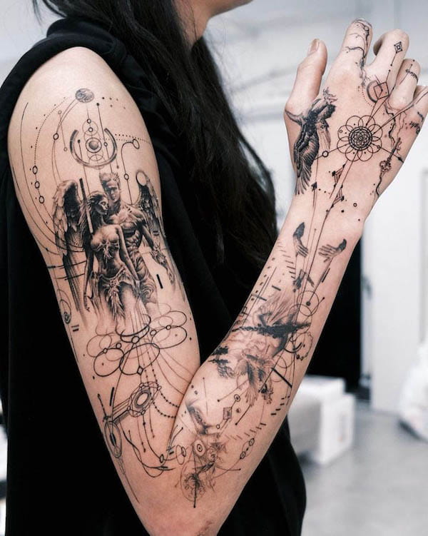 Tatuaggio angelo a manica intera di @even_gmt.ink