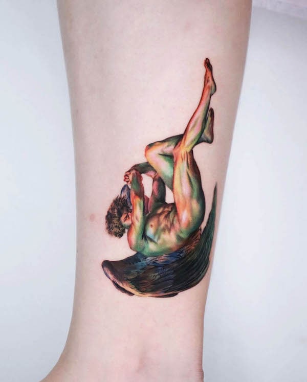 Stravagante angelo caduto colorato tatuato da @non_lee_ink