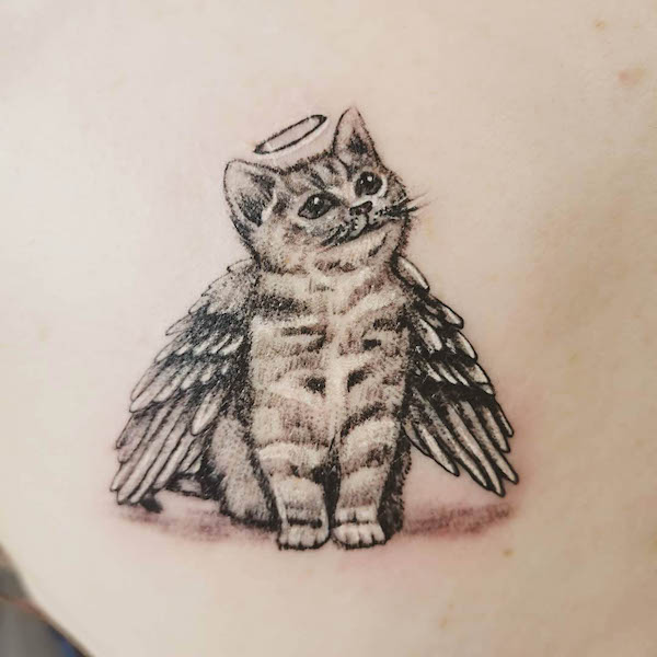 Tatuaggio di un gattino da @kkniinkk