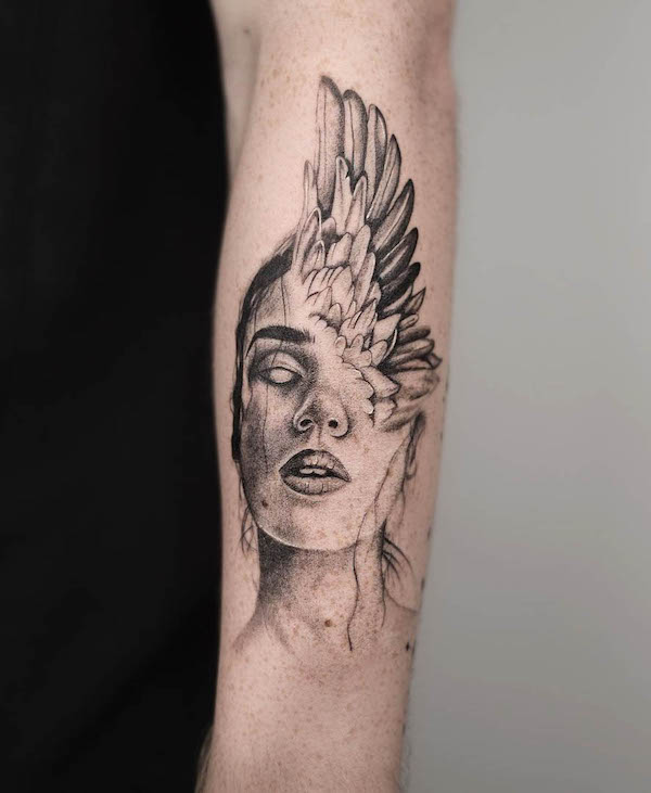 Tatuaggio concettuale di angelo di @tattooist_eliya