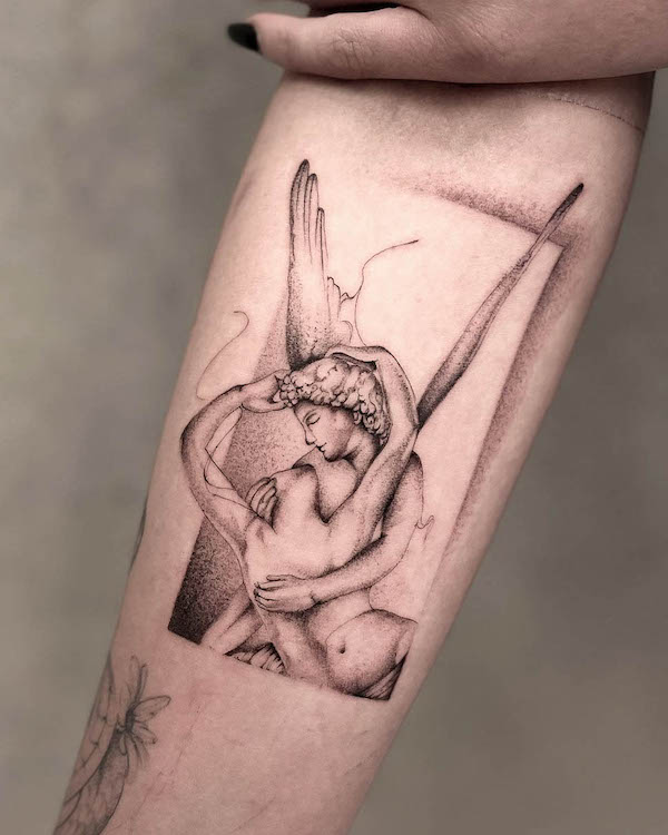 Tatuaggio romantico con angelo di @na.szkicowana