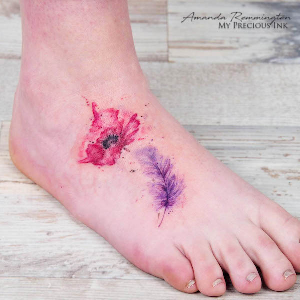 Tatuaggio acquerello con papavero e piume di @amanda.mypreciousink