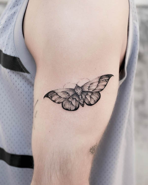 Tatuaggio della falena della morte di @retsmon