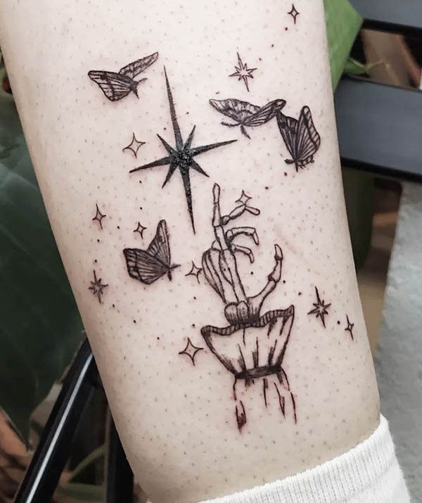 Tatuaggio di falena inquietante da @sanctuaries.ttt