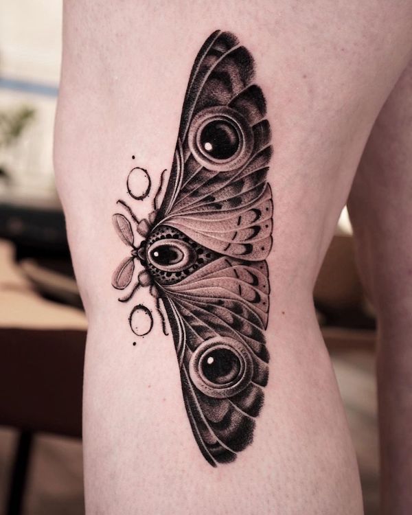 Tatuaggio intricato della falena di @9rukim