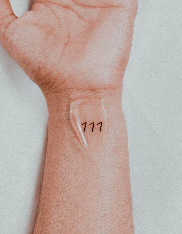 777 Angelo numero tatuaggio da polso da @m.a.i_ink