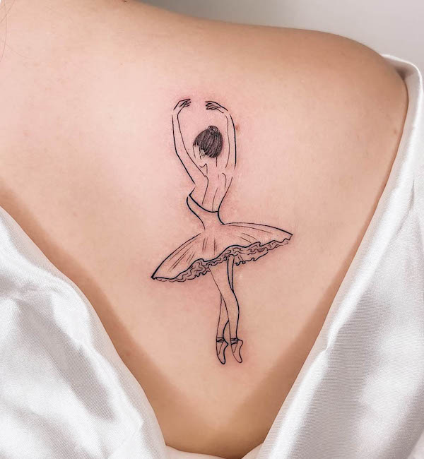 Bellissimo tatuaggio di ballerina dalla linea sottile di @studioandersonperosa
