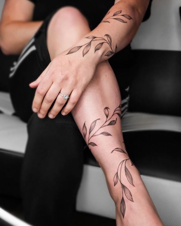 Tatuaggi di vite abbinati di @inked_era