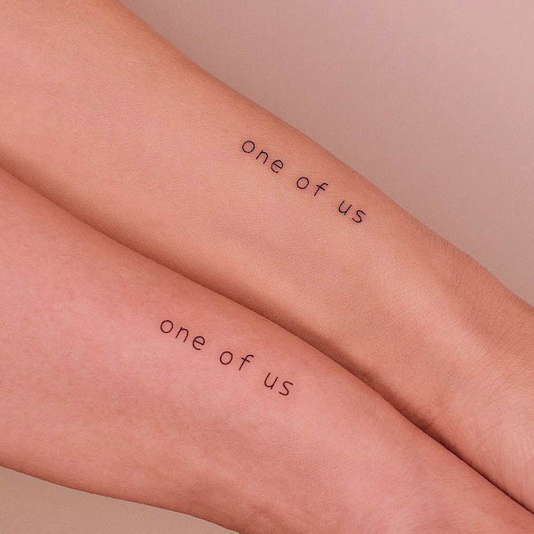 Tatuaggi con citazioni a linee sottili abbinate di @tattooer_jina