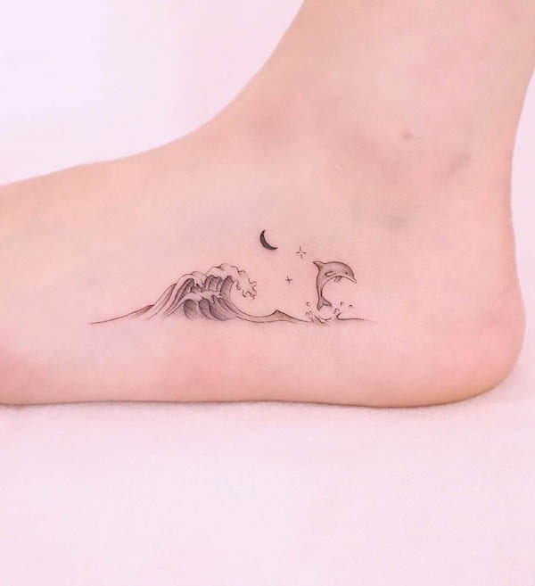 Tatuaggio della caviglia di @moonmoon__tattoo