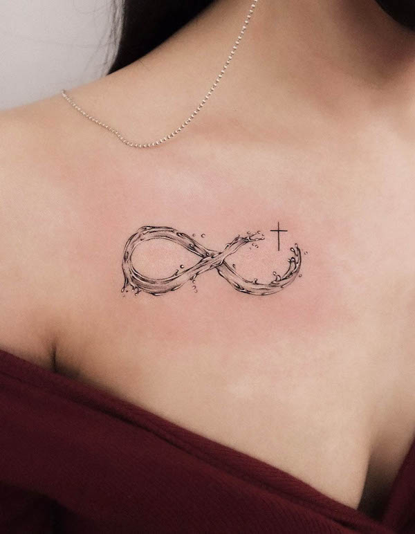 Tatuaggio con onda infinita di @tattooist_jaeo