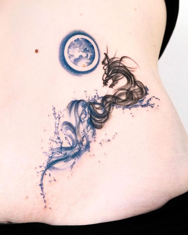 Onde astratte e drago di @suryo.tattoo