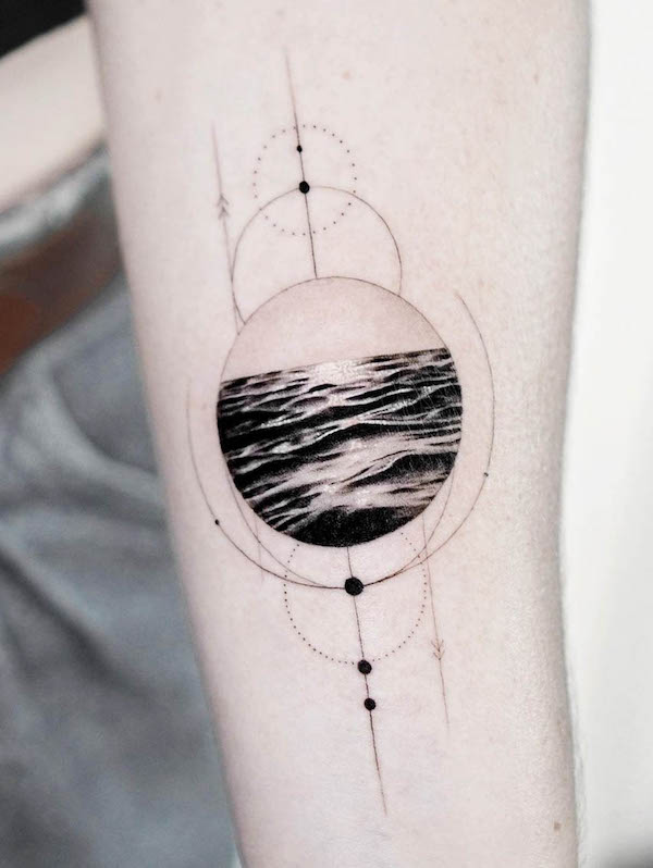 Tatuaggio a onde geometriche di @tattooist_bae