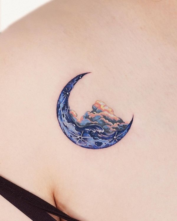 Tatuaggio di onde e luna di @tattooist_fluffy